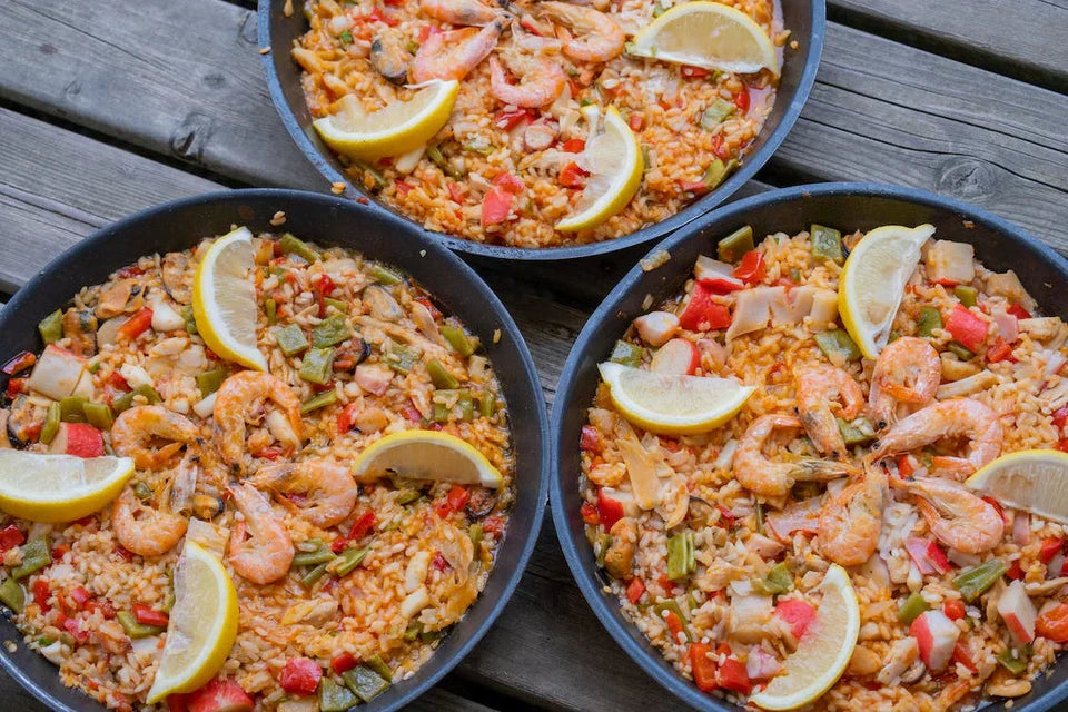 Paella met schelpdieren en kip
