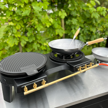 Dubbele Wokbrander 10kW | Hot Wok | Buiten | Zij aanzicht van de gietijzeren wokbrander